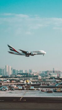 dubai investor visa plane image
